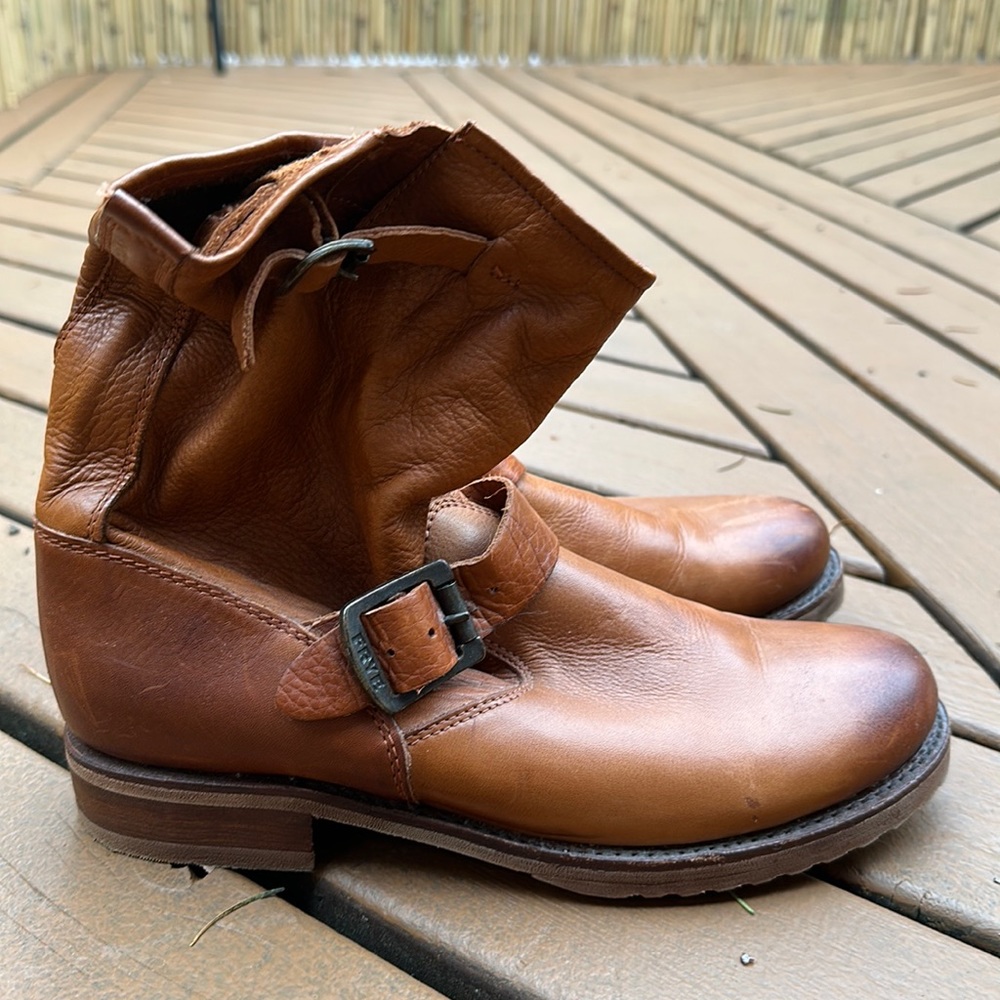 Frye Veronica bootie size 8